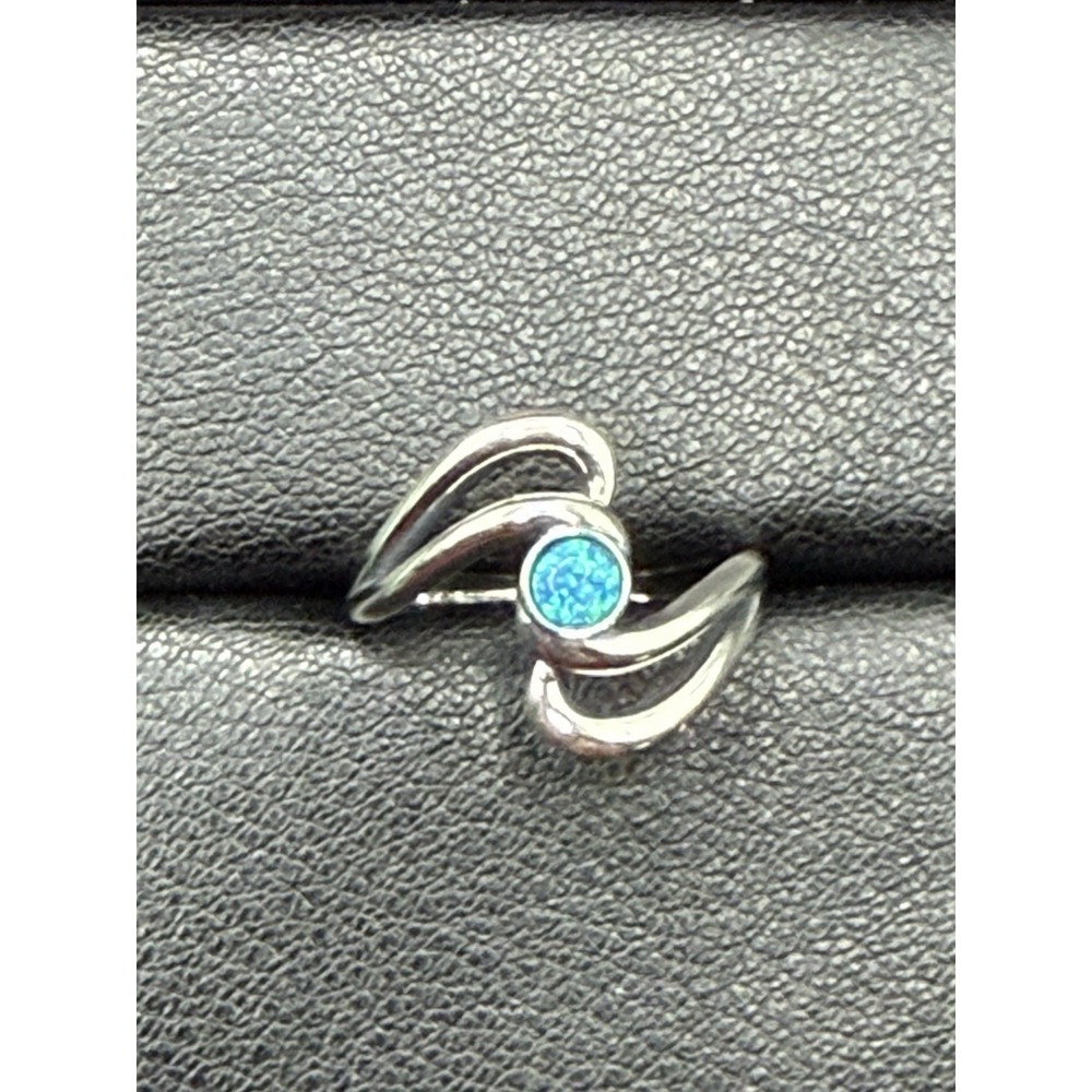 New Condition Sterling Silver Lab Opal Swill Ring Size 7 J26